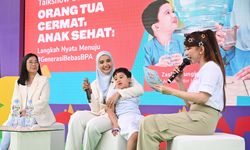 Ini Cara Pilih Air Minum dan Kemasan yang Aman untuk Buah Hati Menurut Dokter Anak dan Zaskia Sungkar