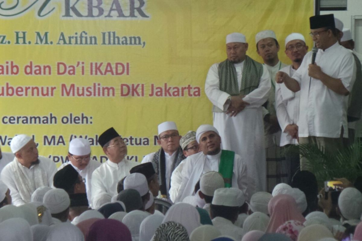 Cagub DKI Anies Baswedan di acara Dzikir Akbar di Cipayung, Jakarta Timur. Kamis (6/4/2017)