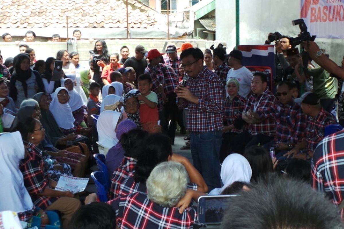 Cawagub DKI nomor pemilihan dua saat kampanye di Kembangan Utara, Jakarta Barat. Senin (3/4/2017).