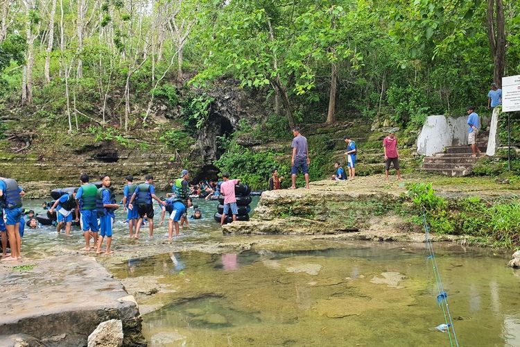 Aktivitas wisatawan di Gua Pindul, Gunungkidul. Selasa (27/2/2024)
