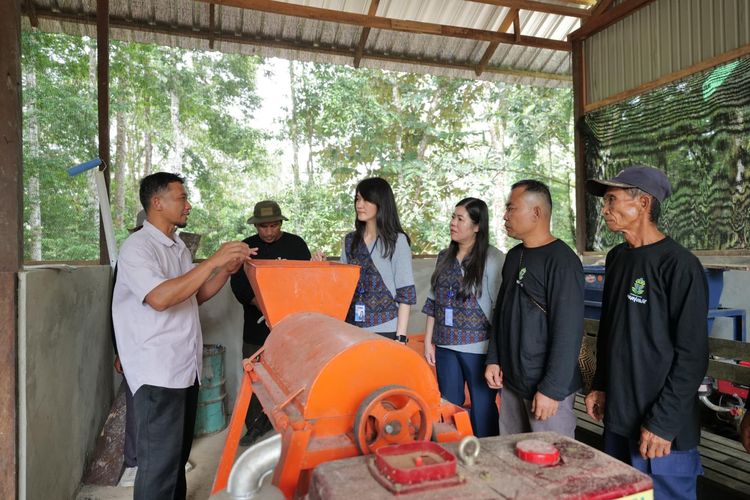 Program pembuatan rumah kompos dari Bakti BCA di Wana Wisata Meranti, Balikpapan, Kaltim.