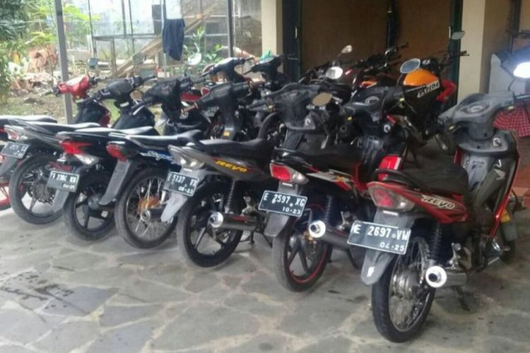 Showroom motor bekas