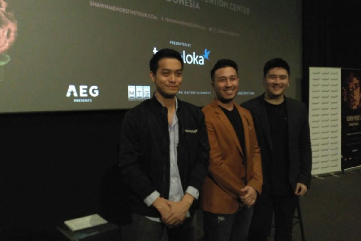 dari kiri) Senior Vice President Business Development Traveloka Christian Suwarna, CEO PK Entertainment Peter Harjani, Marketing Director PK Entertainment Harry Sudarma dalam jumpa pers konser Shawn Mendes di CGV Grand Indonesia, Thamrin, Jakarta Pusat, Selasa (23/4/2019).