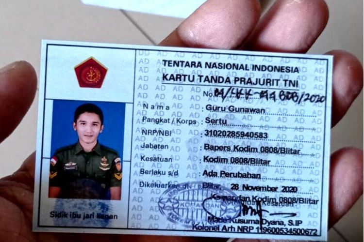 Kartu keanggotaan TNI palsu yang diduga digunakan oleh seorang pelaku tindak penipuan yang beroperasi di wilayah Blitar