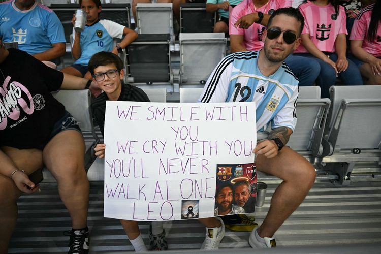Penghormatan Mengharukan Barcelona untuk Ayah Lionel Messi