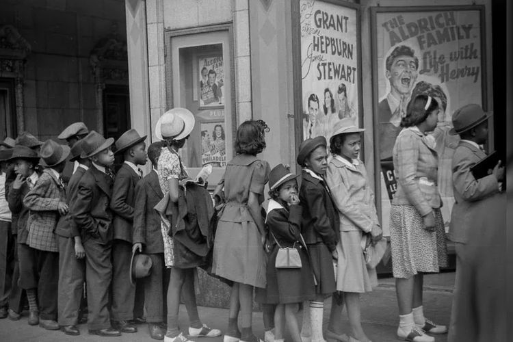 Foto Lama Viral, Warganet Heboh Seorang Anak Memegang iPad Padahal Masih Tahun 1941