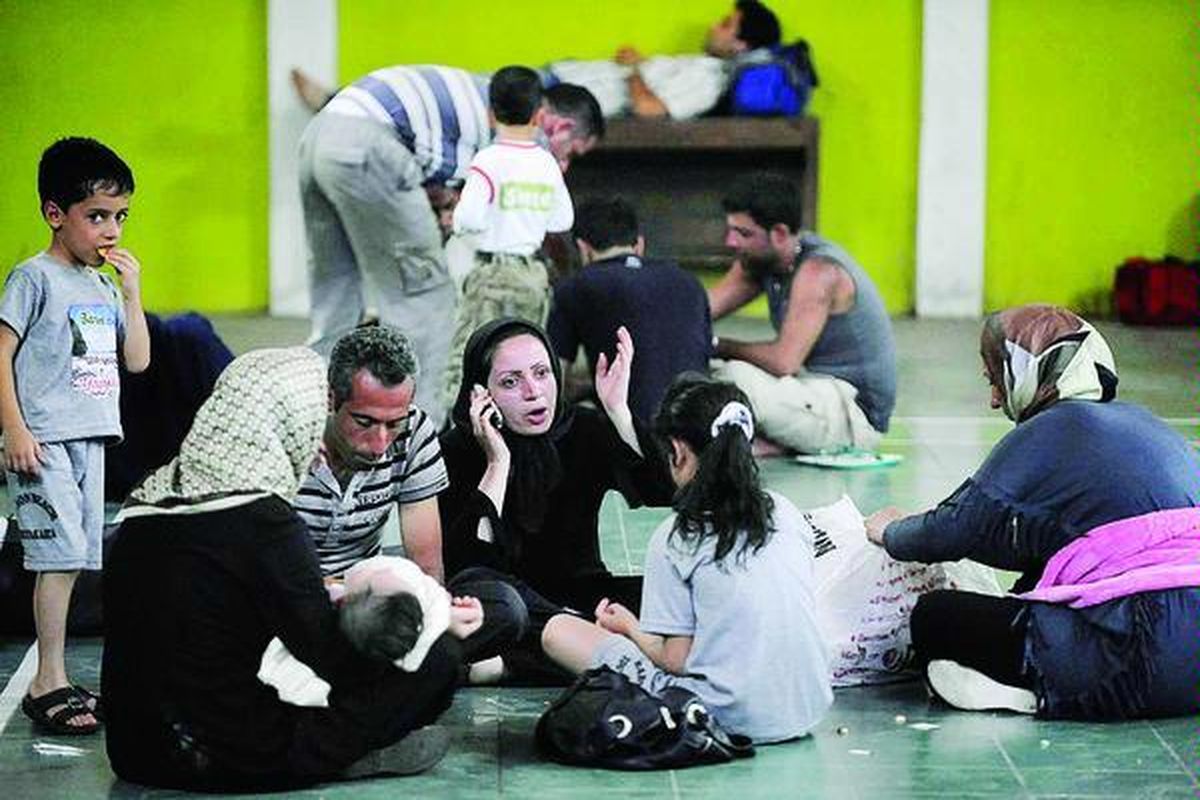 Sebanyak 65 imigran tak berdokumen asal Afganistan, Irak, dan Arab Saudi diamankan di kantor kepolisian Gunung Kidul, DI Yogyakarta, Minggu, 17 Oktober 2010. Mereka menuju Australia dengan menggunakan laut Indonesia sebagai jalur perjalanan.