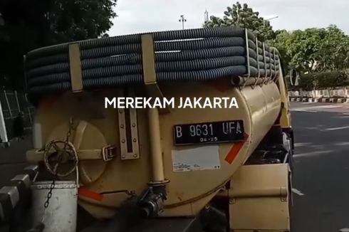 Dinas LH DKI Tangkap Sopir dan Kernet Truk Pembuang Tinja ke Selokan di Kramatjati