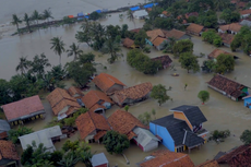 Pakai Helikopter, Kepala BNPB, Menko PMK, dan Menteri PUPR Tinjau Lokasi Jebolnya Tanggul Sungai Citarum