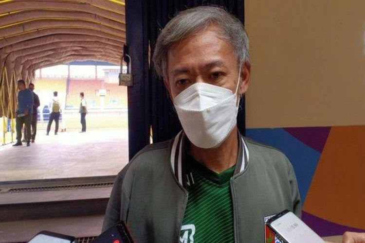 Presiden Persikab Eddy Moelyo, saat ditemui di Stadion Si Jalak Harupat, Kabupaten Bandung, Rabu (1/6/2022). Eddy Moelyo mengaku tidak masalah dengan keputusan dihentikannya Liga 2. 
