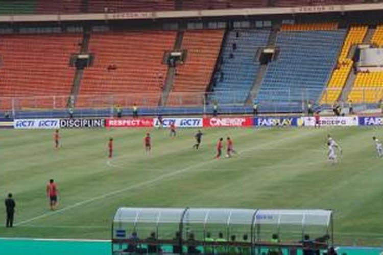 Pertandingan perdana penyisihan Grup G Kualifikasi Piala Asia U-19 antara Korea Selatan kontra Filipina di Stadion  Gelora Bung Karno, Selasa (8/10/2013). 