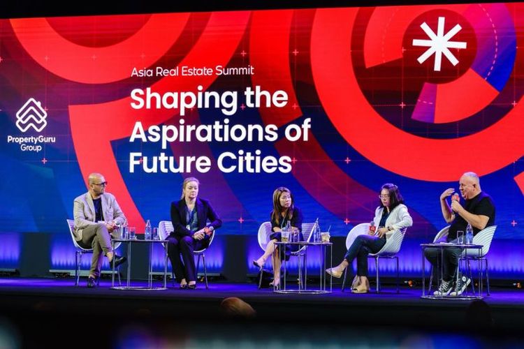 Panel Discussion: Branded Residences: Redefining Luxury Living, from left to right: Gianfranco Bianchi, General Manager, Asia Pacific, The One Atelier; Leanne Reddie, Chief Development Officer, GHM Hotels; Penny Trinh, Vice President, Mixed-Use Development, Marriott International; Saowarin Chanprakaisi, Vice President, Business Development, The Ascott Limited; and Moderator Bill Barnett, Founder & MD, C9 Hotelworks. 