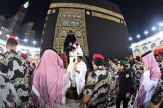 Umrah, Jokowi Potong Rambut Iriana, Dua Putranya, dan Moeldoko