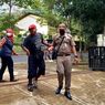 Dirazia Satpol PP, Manusia Silver Kabur ke Persawahan