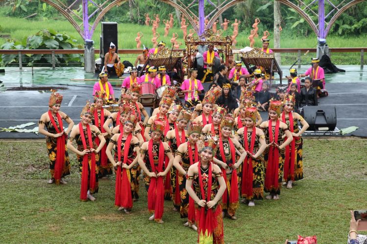 Festival Lembah Ijen setiap bulan menampilkan Sendratari Meras Gandrung