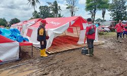 Cegah Air Merembes ke Tenda, Kemensos Pasang 4.500 Palet di Posko Pengungsian Cianjur