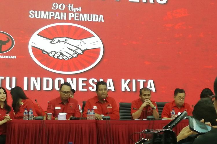 PDI Perjuangan akan menggelar sejumlah forum diskusi hingga kompetisi dalam rangka memperingati Hari Sumpah Pemuda yang akan jatuh pada 28 Oktober 2018 nanti. Adapun tema acara nanti adalah Satu Indonesia Kita