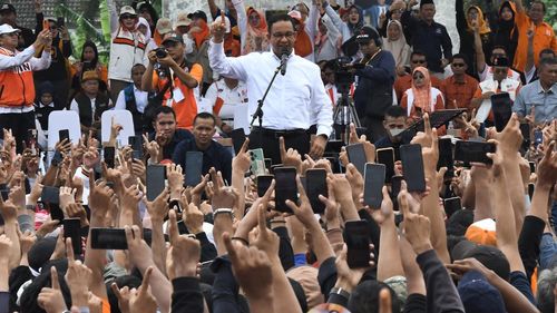 Kampanye di Cikarang, Anies Sebut Massa Datang Tak Dibayar