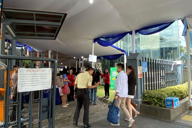 Misa Jumat Agung Sesi 1 di Gereja Katedral Jakarta Dimulai