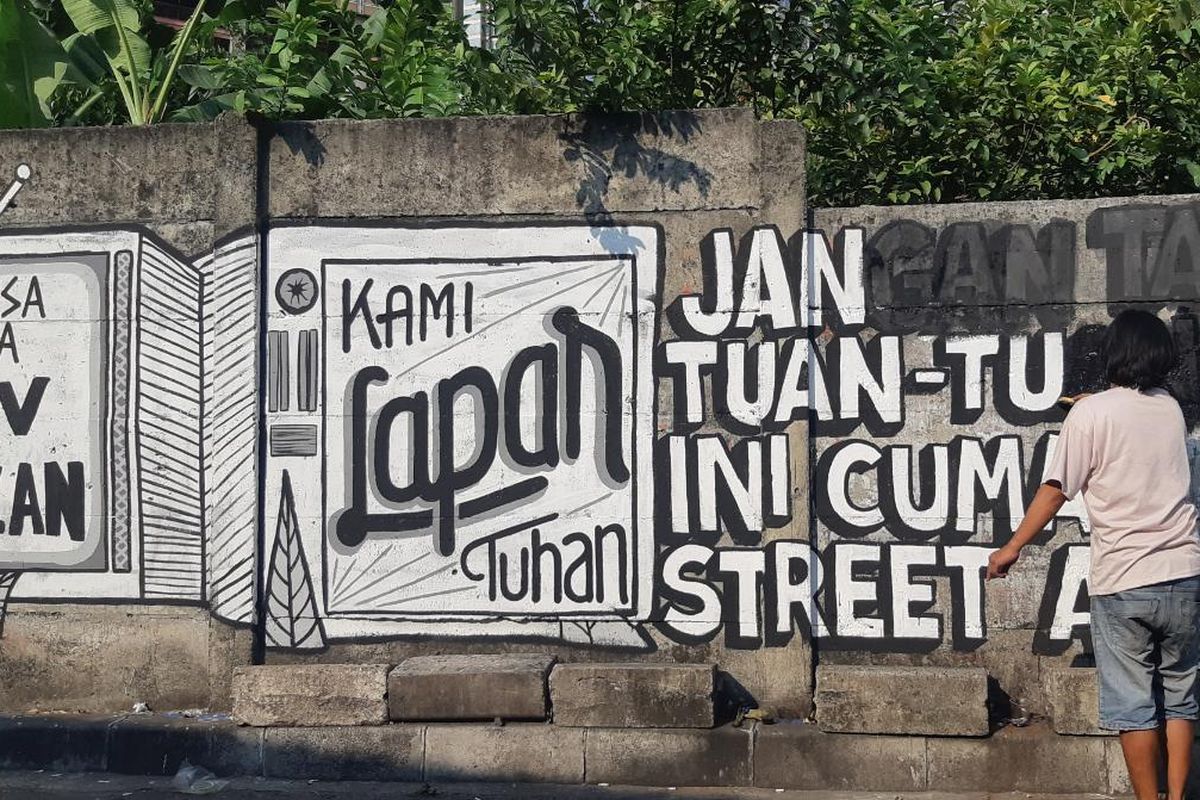 Mural kritik di kelurahan Kebon Kacang, Kecamatan Tanah Abang, Jakarta Pusat, dihapus pada Kamis (26/8/2021).