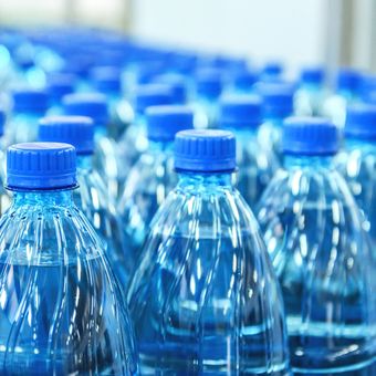 Ilustrasi air minum dalam kemasan (AMDK). 