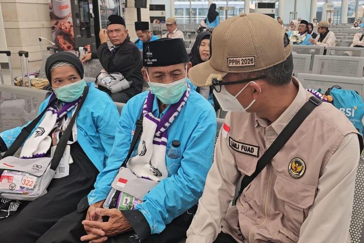 Profesi Pedagang Asongan hingga Kerupuk, 17 Jemaah Haji Asal Jombang Terima Bantuan dari UEA