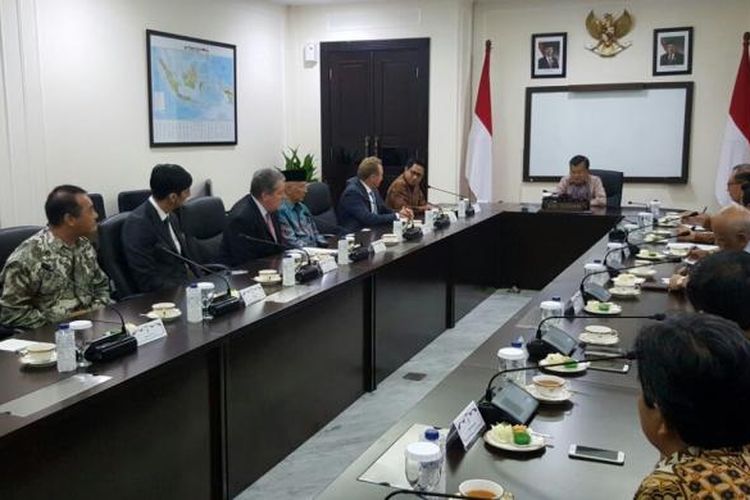 Sejumlah tokoh lintas agama bertemu Wakil Presiden Jusuf Kalla di Kantor Wapres, Senin (20/2/2017).