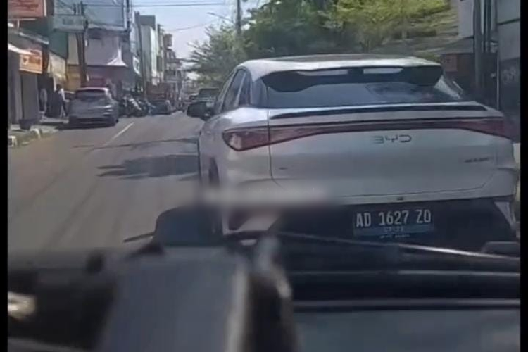 Kronologi Mobil Listrik Halangi Ambulans di Solo, Ini Kata Polisi