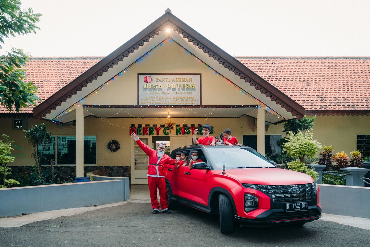 Creta Society Nusantara (CRESNA) melakukan aksi berbagi donasi kepada sekitar 69 anak panti asuhan Desa Putera, Jakarta Selatan pada Sabtu (17/12/2022).
