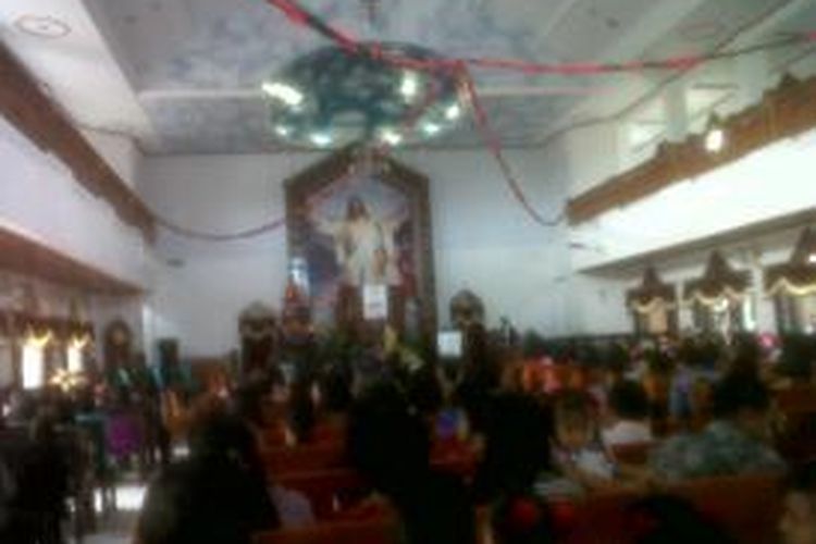 Suasana di Gereja GMIM Gersemani Tateli, Mandolang, Minahasa jelang Perayaan Natal hari pertama.