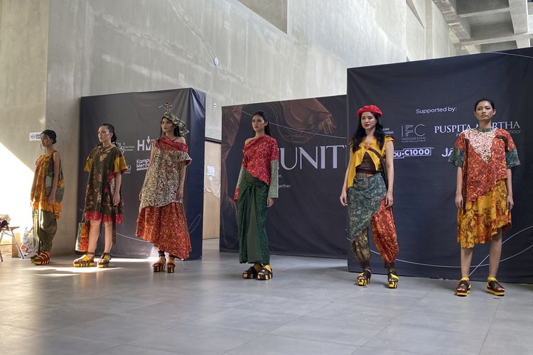 Fashion show ?Reunite? digelar FSRD IKJ melalui prodi Desain Produk Mode dan Busana pada Sabtu, 13 Agustus 2022 di Gedung Panjang Taman Ismail Marzuki, Cikini Jakarta Pusat.