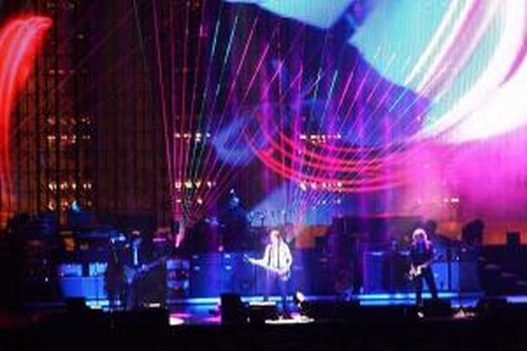 Konser Sir Paul McCartney di Kyocera Dome Osaka, Jepang, yang dulu dikenal dengan nama Osaka Dome. 