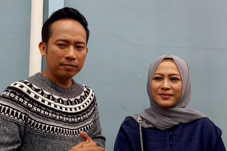 Denny Cagur dan istrinya, Shanty Widihastuti saat ditemui di kawasan Tendean, Jakarta Selatan, Selasa (3/3/2020)