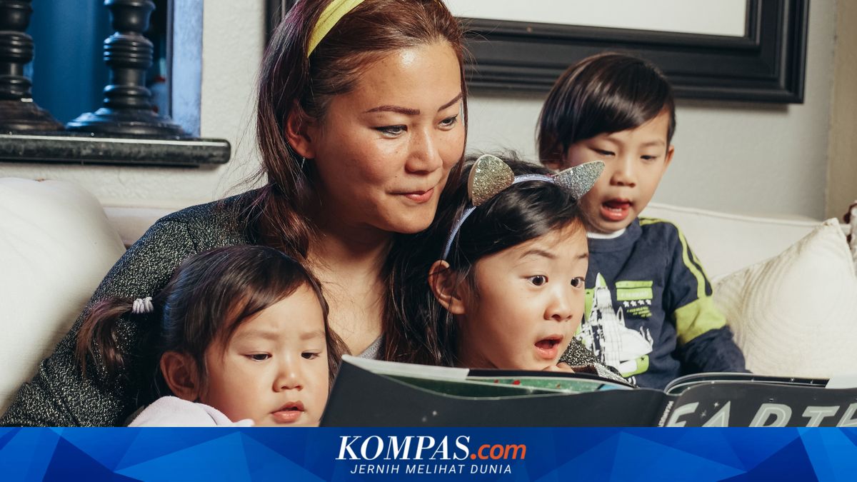 Bantu Perkembangan Bahasa Anak dengan Rajin Membacakan Buku