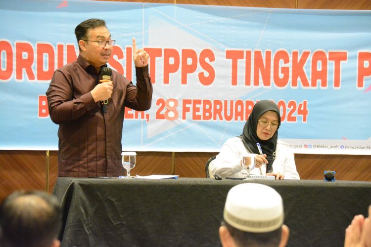  Kepala Badan Kependudukan dan Keluarga Berencana Nasional (BKKBN) dr Hasto Wardoyo pada Rapat Koordinasi Tim Percepatan Penurunan Stunting (TPPS) Aceh Tahun 2024 di Hotel Ayani, Banda Aceh, Provinsi Aceh, Rabu (28/2/2024). 