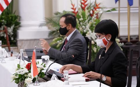 Indonesian FM: Joint Efforts Needed for Global Economic Recovery amid Pandemic 