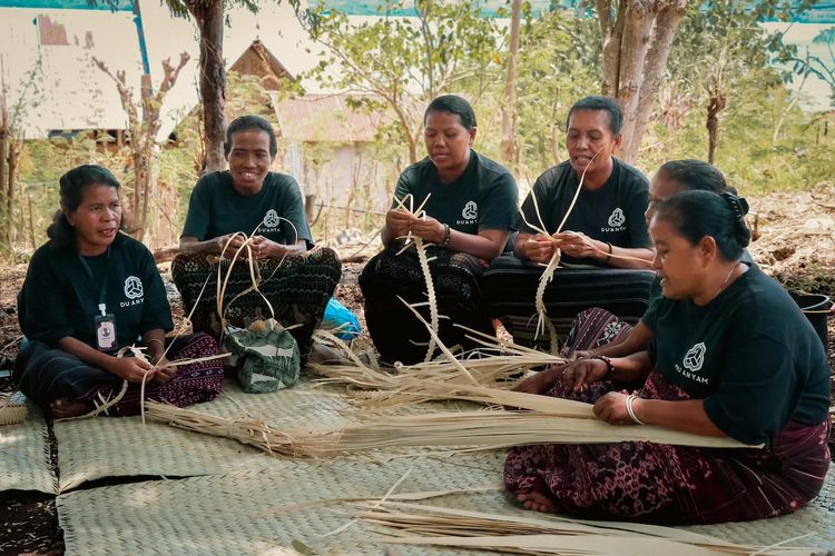 Anyaman lontar Du Anyam sebagai wirausaha sosial perempuan NTT. 