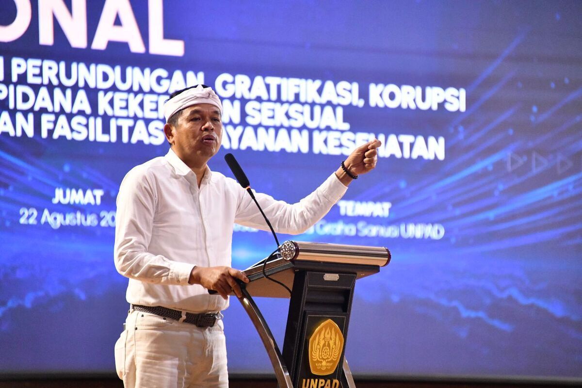 Gubernur Jawa Barat, Dedi Mulyadi saat menjadi pembicara dalam Seminar Nasional di Graha Sanusi, UNPAD, Jalan Dipatiukur, Kota Bandung, Jumat (22/8/2025).