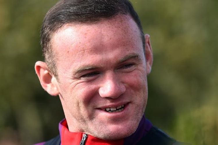 Penyerang tim nasional Inggris, Wayne Rooney, menghadiri sesi latihan di markas klub Tottenham Hotspur, pada Senin (10/10/2016). Latihan ini bagian dari persiapan Inggris jelang melawan Slovenia. 