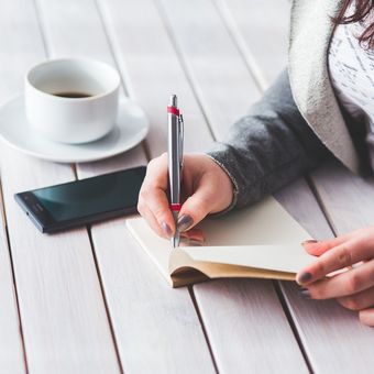 Ilustrasi resolusi keuangan, menyusun resolusi keuangan 2026. 