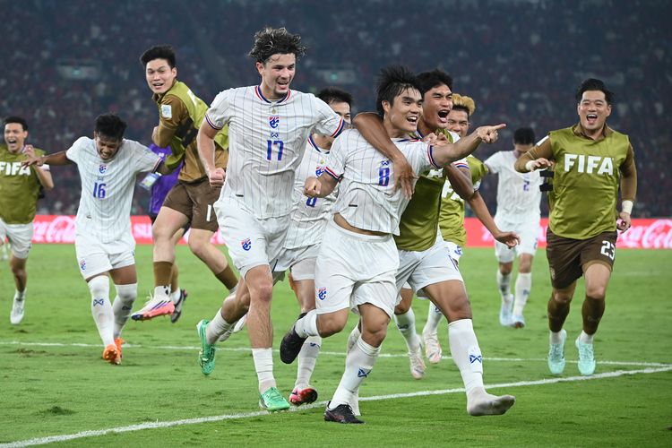 Sikap Kesatria Timnas Thailand Saksikan Indonesia Angkat Trofi Juara