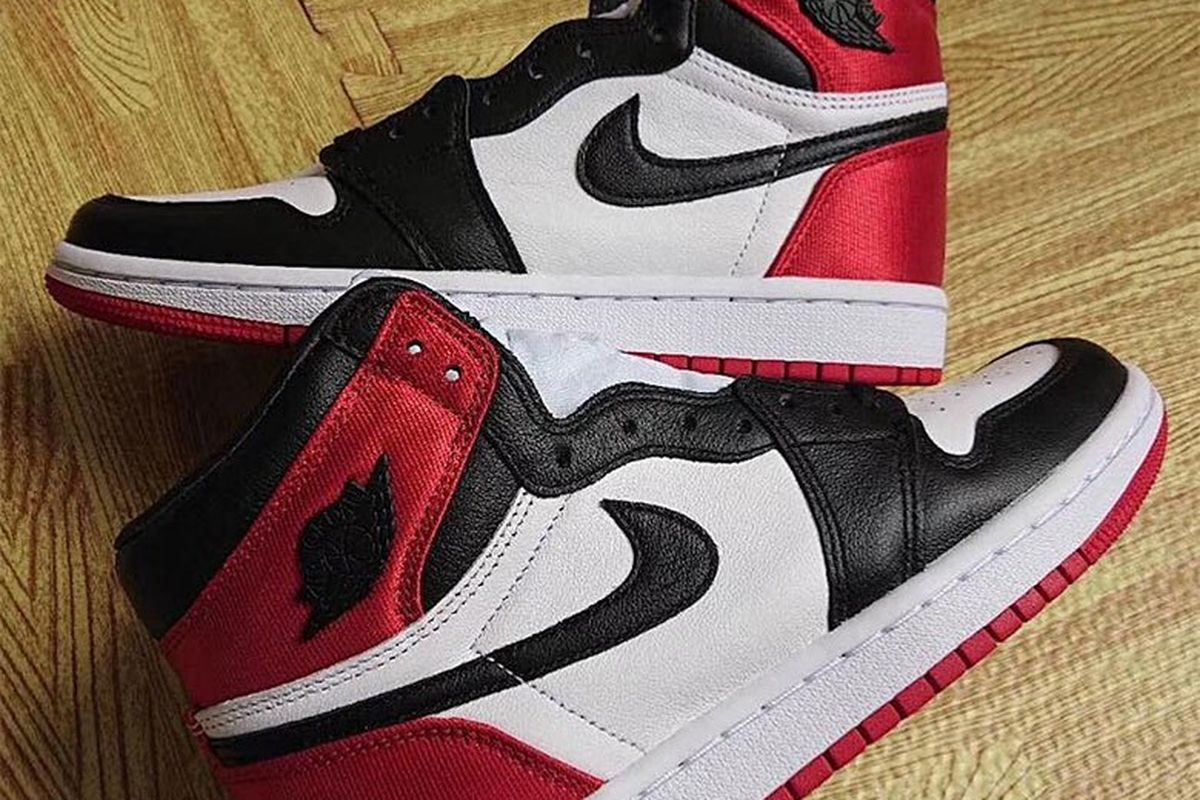 Air Jordan 1 Black Toe khusus perempuan