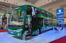 Adu Bus Selonjoran SR3 Suites Class Vs Jetbus Dream Coach