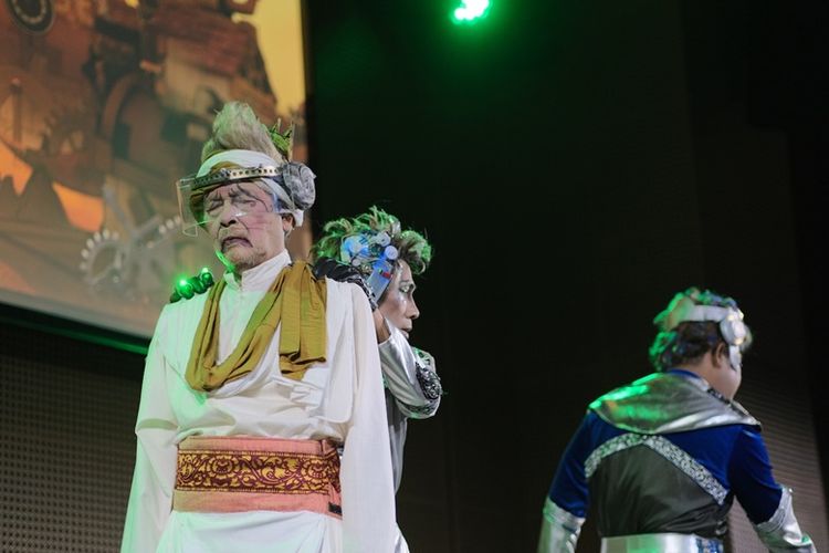 Cuplikan adegan pertunjukan Mencari Semar dari Teater Koma