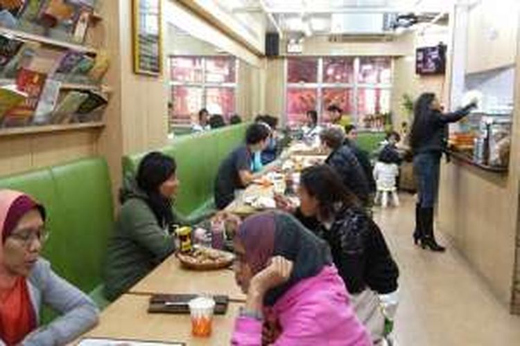 Suasana di Warung Malang di Hongkong.