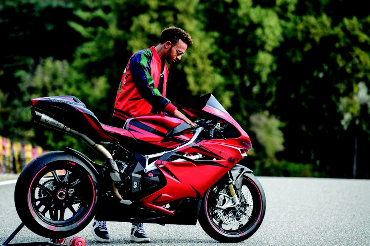 MV Agusta LH44 bersama Lewis Hamilton.