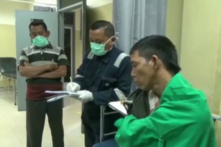 John Sailah (35) petani di Ogan Ilir yang menjadi korban peluru nyasar ketika menjalani perawatan di Rumah Sakit (RS) Bari Palembang, Kamis (6/11/2020).