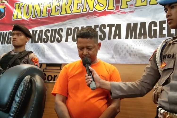 Kepala Desa Tirto, Aziz Murtadho sedang memberikan keterangan dalam konferensi pers di Polresta Magelang, Selasa (4/6/2024).