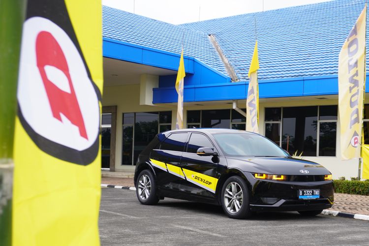 Dunlop melakukan pengetesan ban mobil listrik menggunakan Hyundai Ioniq 5