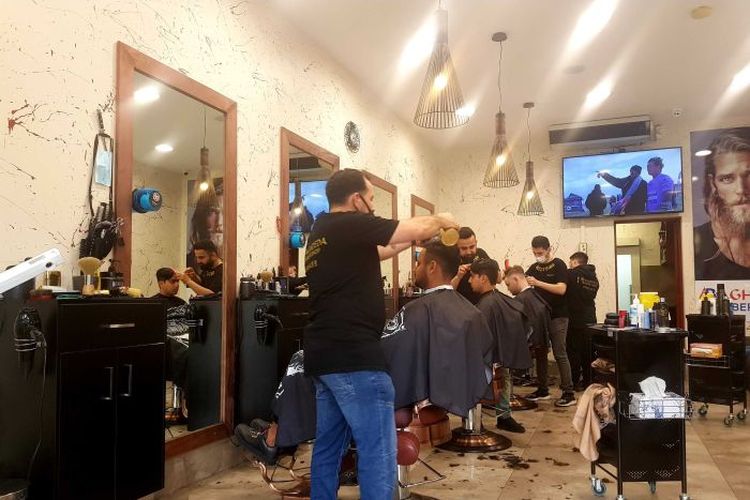 Salah satu salon di wilayah Coburg ramai pengunjung pada Sabtu (24/10/2020). Salon kembali dibuka setelah harus tutup selama 4 bulan.